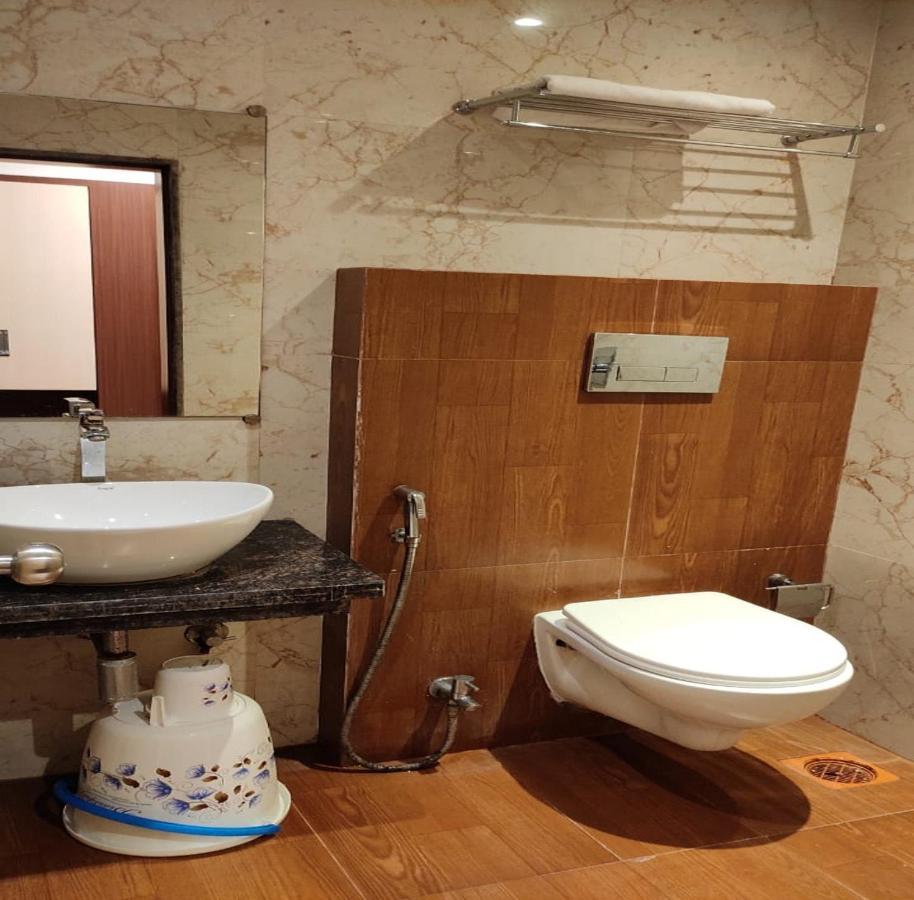 Fabhotel Spring Inn - Nr Borivali Station Mālād Eksteriør billede